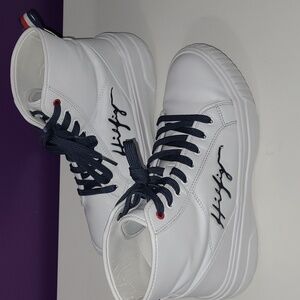 Tommy Hilfiger Women's Lace Up Sneakers White Boots Pre loved good cond sizes9m